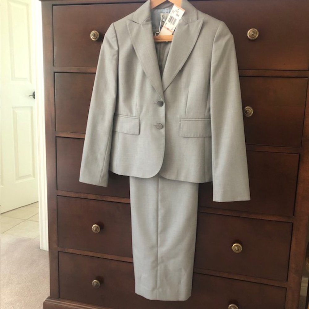Like New Anne Klein 2 Career Suit Blazer & Pants, Size 2P